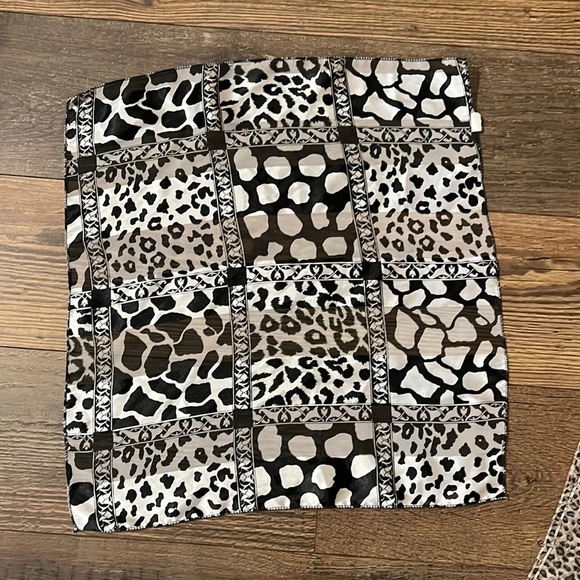 🛍️Animal print scarves. Bundle of two scarves - Picture 2 of 8